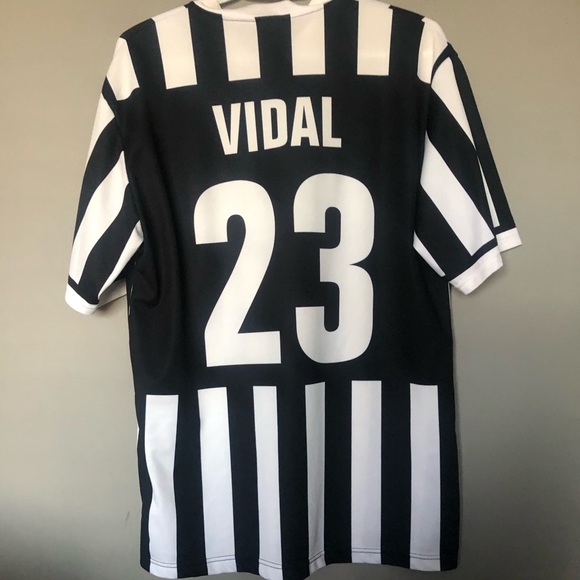 Arturo Vidal Juventus Replica Jersey - Picture 2 of 2